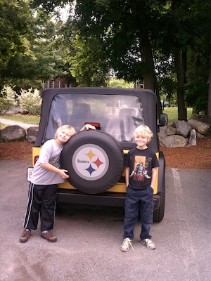 Tim, Cole and the Steelers jeep (06-06-2012 15:21)
