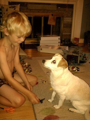 Cole playing lego with Emily (06-25-2012 20:02)