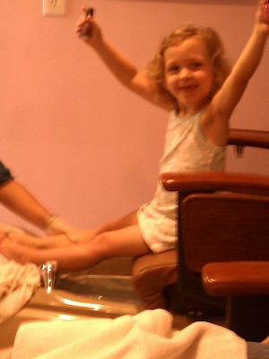 Linda getting her nails painted (07-07-2012 09:56)