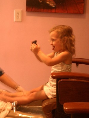 Linda getting her nails painted (07-07-2012 09:56)