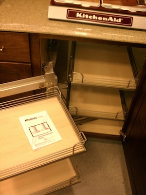 Pully-out closet idea (07-08-2012 10:44)