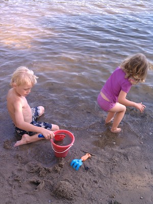 Cole and Linda at the beach (07-22-2012 16:46)
