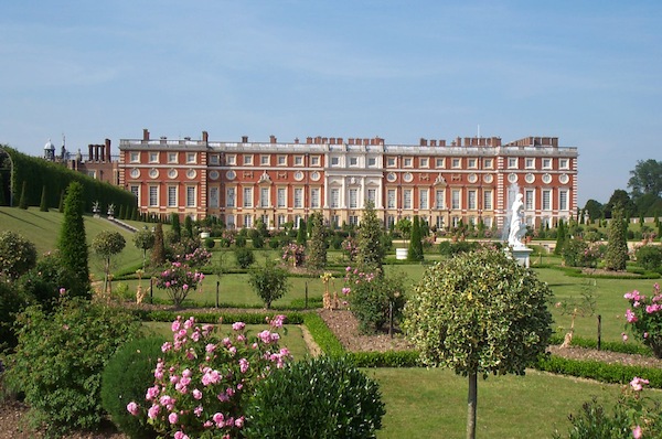 Hampton Court William &amp; Mary entrance
