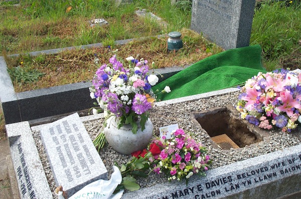 Mum grave 5
