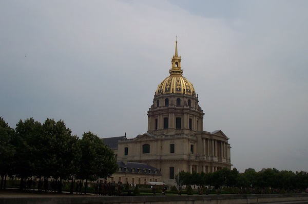 D&ocirc;me church exterior 2