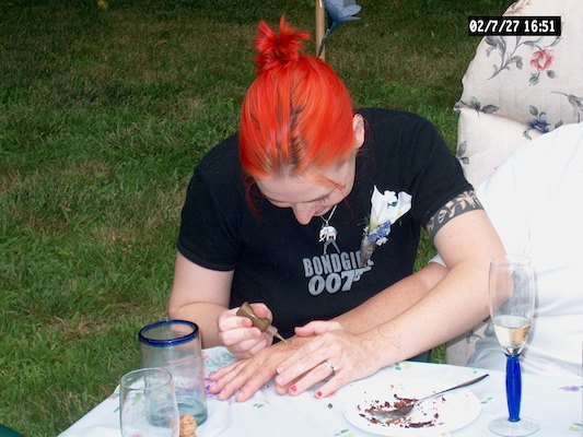 Beth applying henna to Rosalie