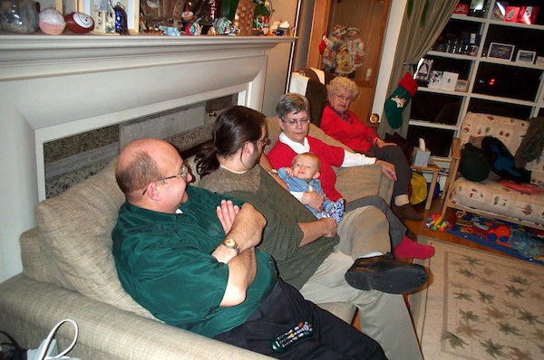 Xine's Family (12-25-2003 18:44)