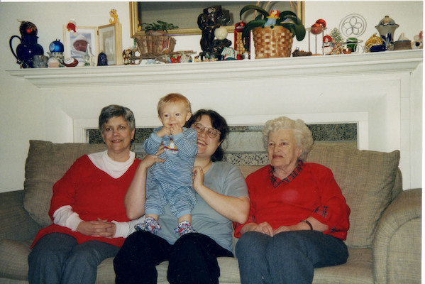 Dec 2003 Karen, Tim, Xine and Great-grandma (01-05-2006 20:12)