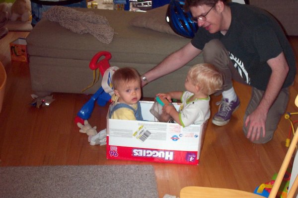 Tim and Emma in a box with Q (2004-07-19 18:26:36)