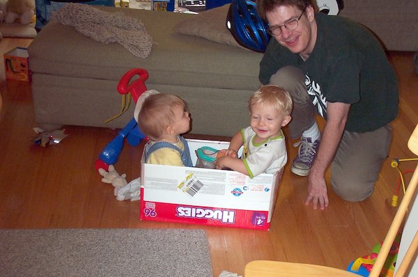 Tim and Emma in a box with Q (2004-07-19 18:26:39)