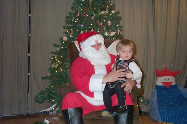 Emma and Santa (12-04-2004 17:43)