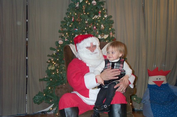 Emma and Santa (12-04-2004 17:43)