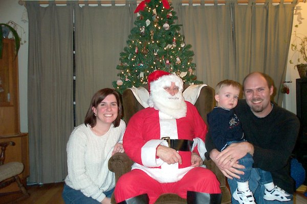Jen, Santa, Nick and Ryan (12-04-2004 17:48)