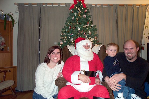 Jen, Santa, Nick and Ryan (12-04-2004 17:48)