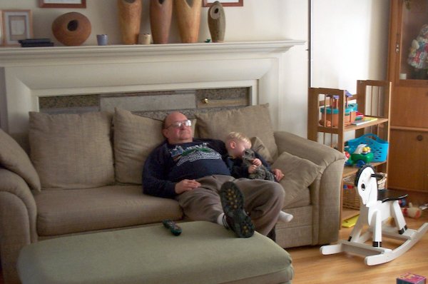 Tim and PapPap having a NapNap (02-03-2005 13:59)