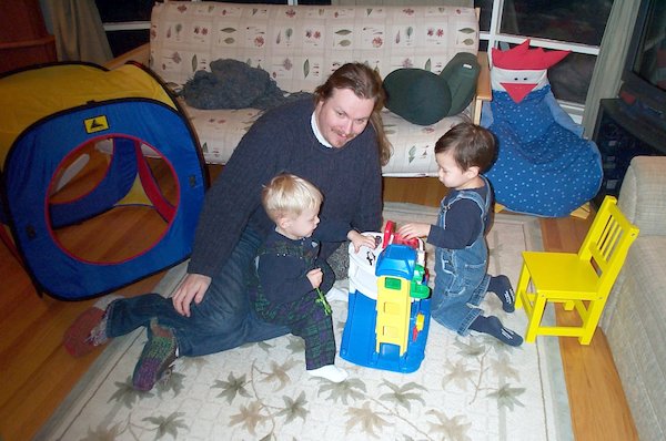 Tim, Ben and Ethan playing cars (02-03-2005 18:11)