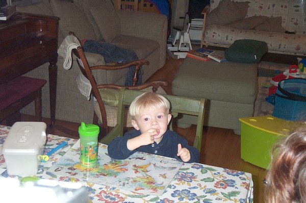 Tim Eating Cake (03-01-2005 18:25)