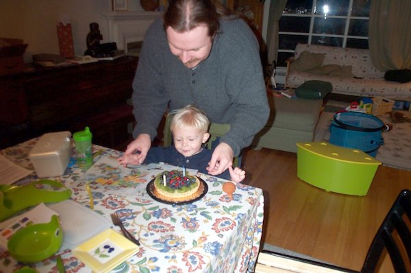 Tim and Cake (03-01-2005 18:30)
