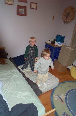 Tim and Emma monkeys jumping on the bed (03-20-2005 18:18)
