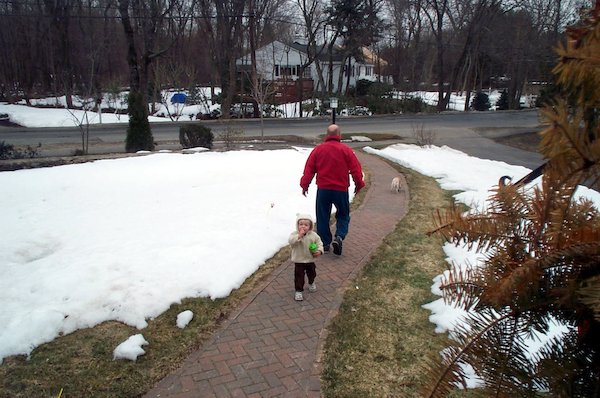 Mmm... snow (with poppy and emily) (03-23-2005 13:28)