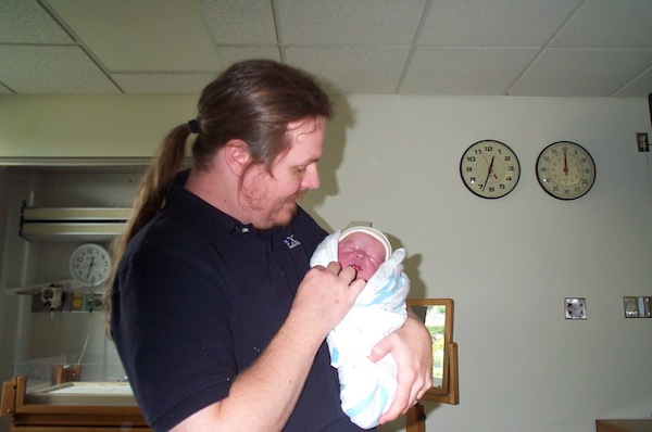 Daddy and baby (06-16-2005 15:01)