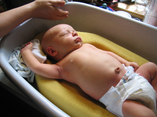 Cole pre-bathing (06-28-2005 11:33)