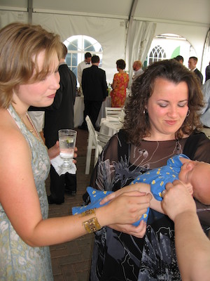 Annika and Julie with Cole (07-03-2005 19:32)