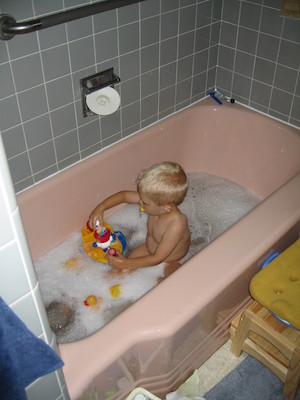 Tim in the Bath (07-26-2005 19:06)