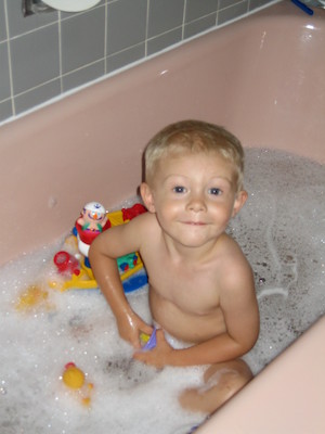 Tim in the Bath (07-26-2005 19:07)