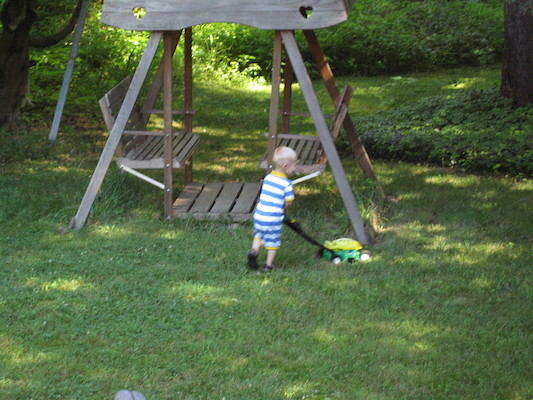 Tim and Ben mowing the lawn (07-24-2005 10:40)
