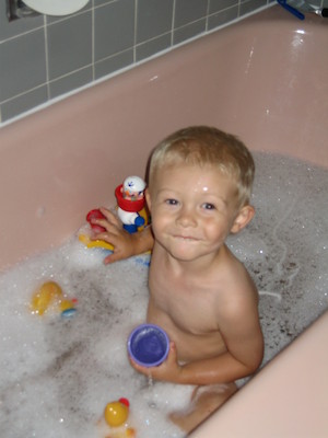 Tim in the Bath (07-26-2005 19:07)