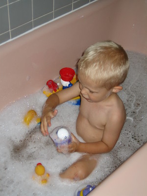 Tim in the Bath (07-26-2005 19:07)