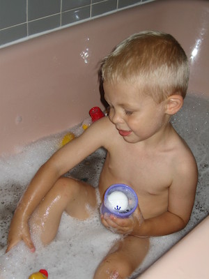 Tim in the Bath (07-26-2005 19:07)