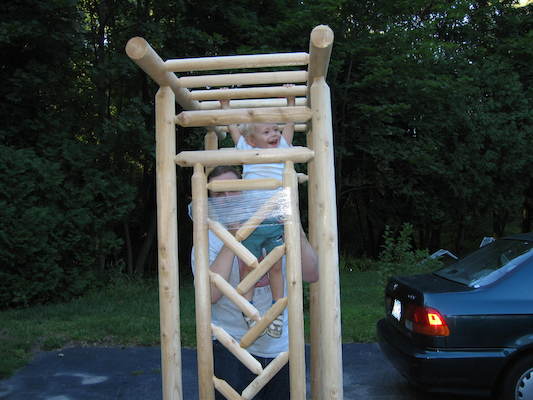 Tim helping construct the Arbor with Ben, Aron and Juj (09-03-2005 19:11)