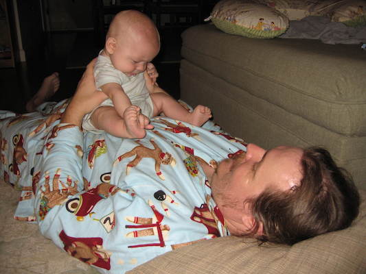 Cole sitting on Ben (10-05-2005 19:55)